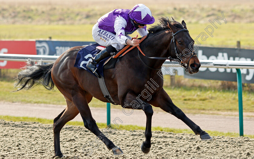 Crimson-Sand-0005 
 CRIMSON SAND (Ryan Moore) wins The Betway Maiden Stakes
Lingfield 27 Feb 2021 - Pic Steven Cargill / Racingfotos.com