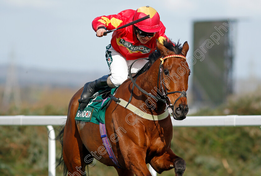 Mac-Tottie-0010 
 MAC TOTTIE (Sean Bowen) wins The Randox Topham Handicap Chase
Aintree 8 Apr 2022 - Pic Steven Cargill / Racingfotos.com