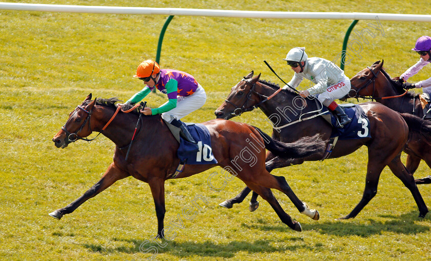 Arigato-0002 
 ARIGATO (Kieran Shoemark) beats DANZAY (right) in The Rewards4racing.com Handicap Div1 Newmarket 18 May 2018 - Pic Steven Cargill / Racingfotos.com