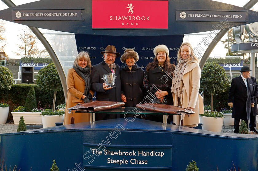 Sir-Valentino-0010 
 Presentation for The Shawbrook Handicap Chase Ascot 25 Nov 2017 - Pic Steven Cargill / Racingfotos.com