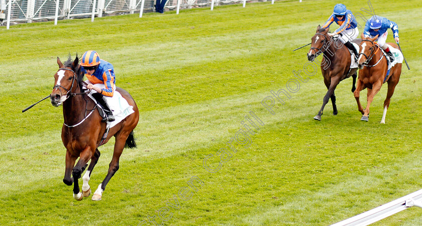 Magic-Wand-0007 
 MAGIC WAND (Ryan Moore) wins The Arkle Finance Cheshire Oaks Stakes Chester 9 May 2018 - Pic Steven Cargill / Racingfotos.com