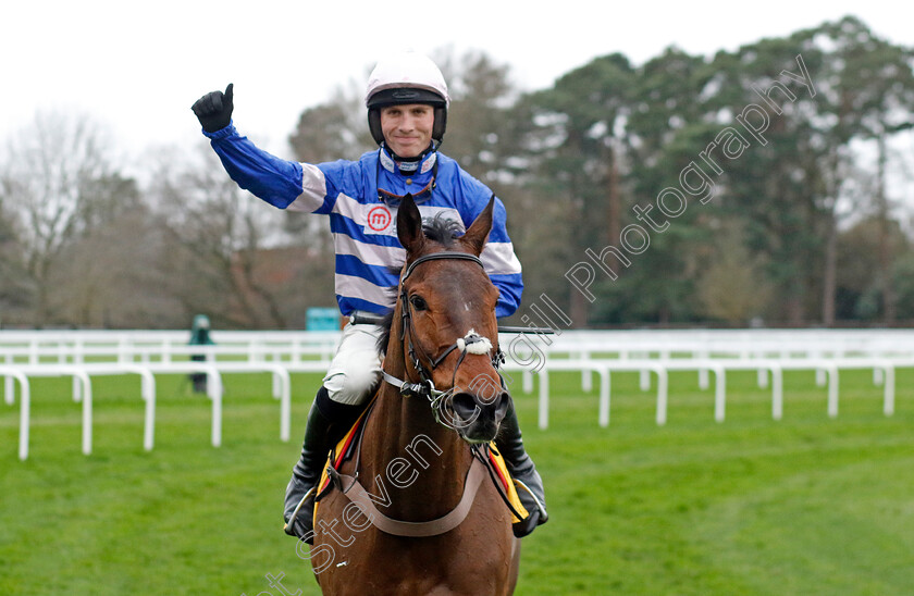 Pic-D Orhy-0002 
 PIC D'ORHY (Harry Cobden) winner of The Betfair Ascot Chase
Ascot 17 Feb 2024 - Pic Steven Cargill / Racingfotos.com