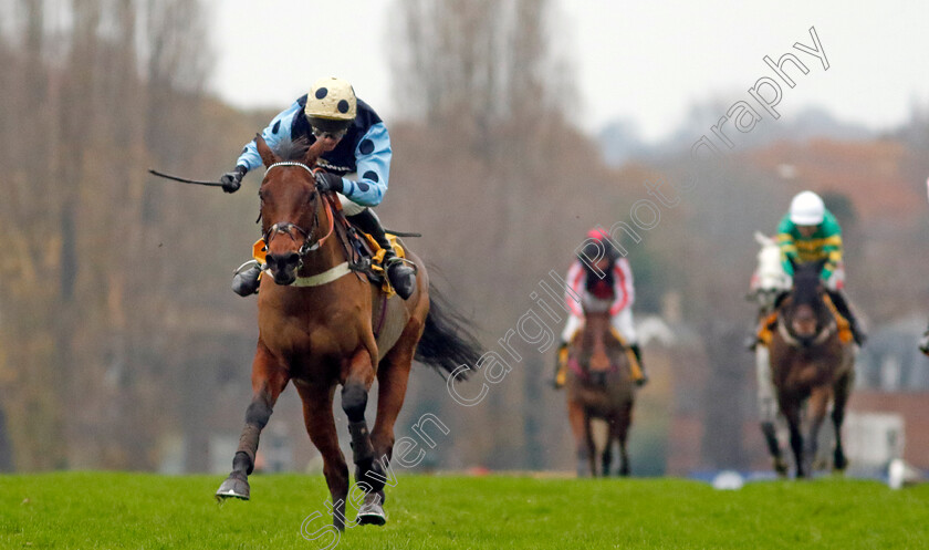 Edwardstone-0004 
 EDWARDSTONE (Tom Cannon) wins The Betfair Tingle Creek Chase
Sandown 3 Dec 2022 - Pic Steven Cargill / Racingfotos.com