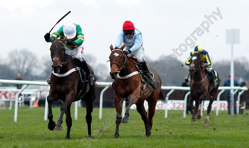 Verdana-Blue-0002 
 VERDANA BLUE (right, Nico De Boinville) beats BUVEUR D'AIR (left) in The Unibet Christmas Hurdle
Kempton 26 Dec 2018 - Pic Steven Cargill / Racingfotos.com