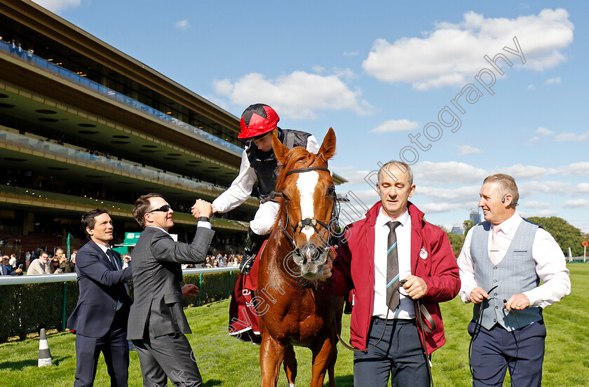 Kyprios-0009 
 KYPRIOS (Ryan Moore) with Aidan O'Brien after The Qatar Prix du Cadran
Longchamp 5 Oct 2024 - Pic Steven Cargill / Racingfotos.com