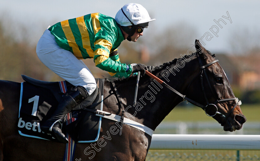 Chantry-House-0006 
 CHANTRY HOUSE (Nico de Boinville) wins The Betway Mildmay Novices Chase
Aintree 9 Apr 2021 - Pic Steven Cargill / Racingfotos.com