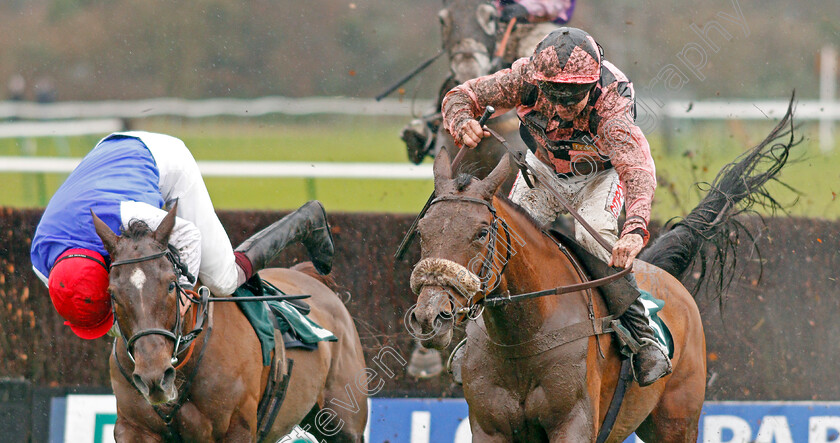 Sensulano-0007 
 SENSULANO (right, Leighton Aspell) beats CHILLI FILLI (left, Aidan Coleman) in The Actioncoach Lady Godiva Mares Novices Chase
Warwick 12 Dec 2019 - Pic Steven Cargill / Racingfotos.com