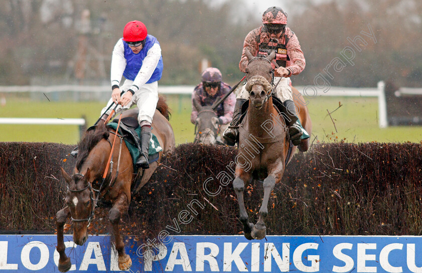 Sensulano-0003 
 SENSULANO (right, Leighton Aspell) beats CHILLI FILLI (left) in The Actioncoach Lady Godiva Mares Novices Chase
Warwick 12 Dec 2019 - Pic Steven Cargill / Racingfotos.com