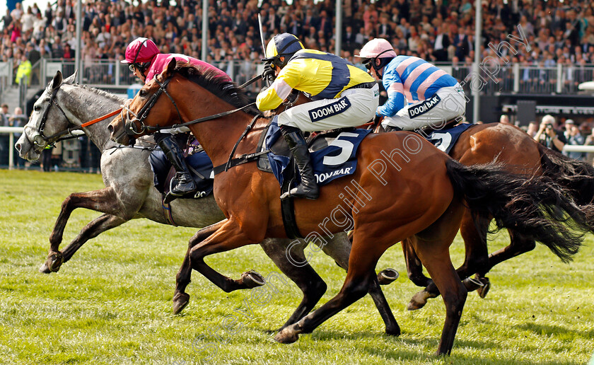 Petit-Mouchoir-and-Shantou-Rock-0002 
 SHANTOU ROCK (centre, Harry Skelton) with PETIT MOUCHOIR (left, Davy Russell) Aintree 14 Apr 2018 - Pic Steven Cargill / Racingfotos.com