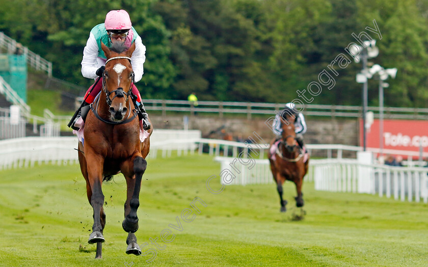 Arrest-0009 
 ARREST (Frankie Dettori) wins The Boodles Chester Vase
Chester 10 May 2023 - Pic Steven Cargill / Racingfotos.com