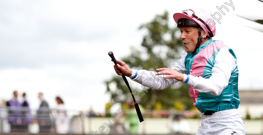 Frankie-Dettori-0002 
 Frankie Dettori after winning The Hampton Court Stakes on SANGARIUS
Royal Ascot 20 Jun 2019 - Pic Steven Cargill / Racingfotos.com