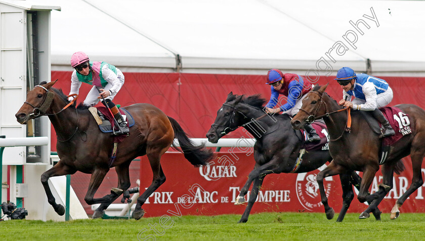 Bluestocking-0002 
 BLUESTOCKING (Rossa Ryan) wins The Qatar Prix de l'Arc de Triomphe
Longchamp 6 Oct 2024 - Pic Steven Cargill / Racingfotos.com