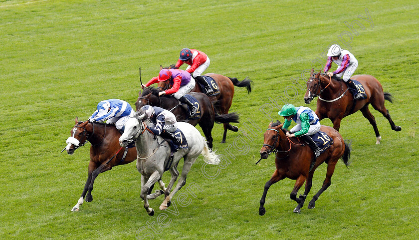 Lord-Glitters-0003 
 LORD GLITTERS (Daniel Tudhope) beats BEAT THE BANK (left) and ONE MASTER (right) in The Queen Anne Stakes
Royal Ascot 18 Jun 2019 - Pic Steven Cargill / Racingfotos.com