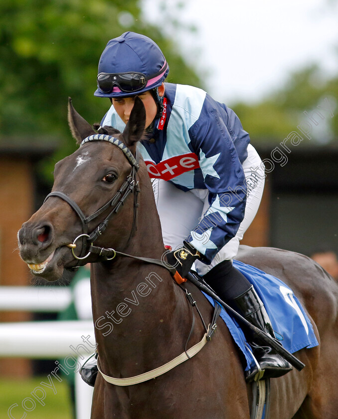 Clear-Aim-0001 
 CLEAR AIM (Molly Gunn)
Salisbury 16 Jun 2024 - Pic Steven Cargill / Racingfotos.com