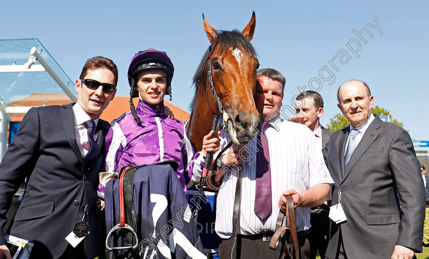 Saxon-Warrior-0022 
 SAXON WARRIOR (Donnacha O'Brien) with Paul Smith and Michael Tabor after The Qipco 2000 Guineas Newmarket 5 May 2018 - Pic Steven Cargill / Racingfotos.com