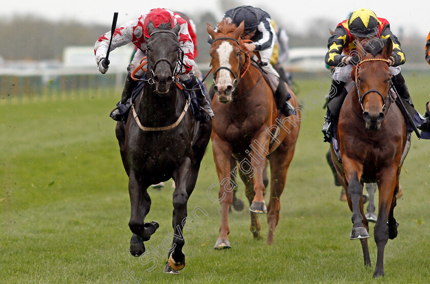 Immortal-Romance-0004 
 IMMORTAL ROMANCE (left, Jamie Spencer) beats CRISTAL SPIRIT (right) in The Burlington Palm Hotel Of Great Yarmouth Handicap Yarmouth 24 Apr 2018 - Pic Steven Cargill / Racingfotos.com