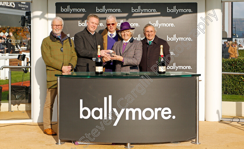 Thyme-Hill-0009 
 Presentation for The Ballymore Novices Hurdle won by THYME HILL
Cheltenham 16 Nov 2019 - Pic Steven Cargill / Racingfotos.com