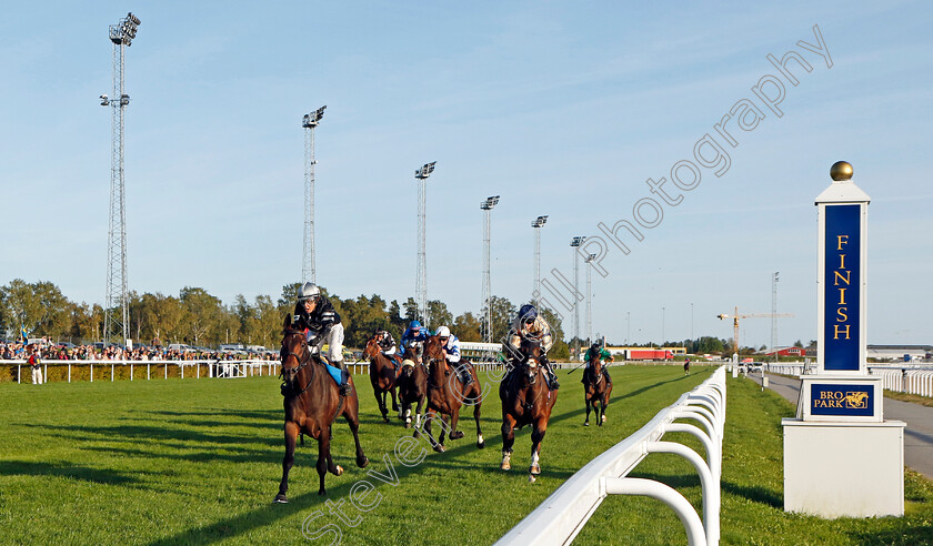 Espen-Hill-0005 
 ESPEN HILL (Madeleine Smith) wins The Stockholm Cup International
Bro Park, Sweden 17 Sep 2023 - Pic Steven Cargill / Racingfotos.com