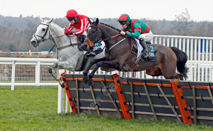 Kateson-and-Stoner s-Choice-0001 
 KATESON (left, Tom Bellamy) with STONER'S CHOICE (right, Max Kendrick)
Ascot 22 Jan 2022 - Pic Steven Cargill / Racingfotos.com