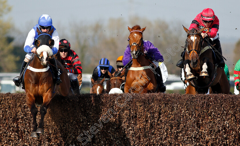 Federici-and-Debece-0001 
 FEDERICI (left, Henry Brooke) with DEBECE (right, Alan Johns) 
Aintree 6 Apr 2019 - Pic Steven Cargill / Racingfotos.com