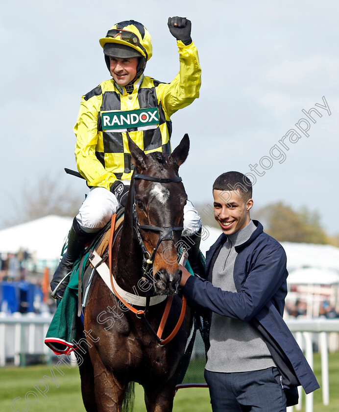 Shishkin-0006 
 SHISHKIN (Nico de Boinville) wins The Alder Hey Aintree Bowl Chase
Aintree 13 Apr 2023 - Pic Steven Cargill / Racingfotos.com