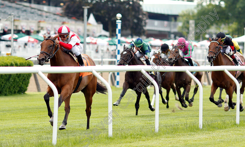 Catch-A-Bid-0002 
 CATCH A BID (Javier Castellano) wins Maiden
Belmont Park USA 6 Jun 2019 - Pic Steven Cargill / Racingfotos.com