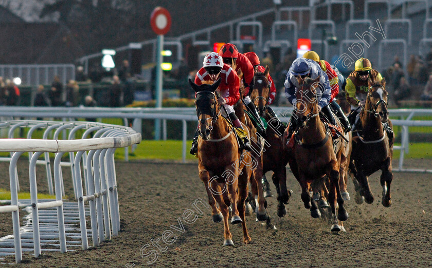 Kempton-0001 
 JIVE TALKING (Adam Kirby) leads the field at Kempton 22 Nov 2017 - Pic Steven Cargill / Racingfotos.com