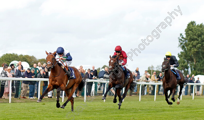 Glenfinnan-0006 
 GLENFINNAN (Ryan Moore) beats MAASAI MARA (centre) in The British Stallion Studs EBF Maiden Stakes
Yarmouth 15 Sep 2022 - Pic Steven Cargill / Racingfotos.com