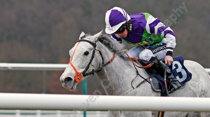 Miss-Minuty-0003 
 MISS MINUTY (Jason Watson) wins The 32Redsport.com Fillies Handicap Lingfield 6 Jan 2018 - Pic Steven Cargill / Racingfotos.com