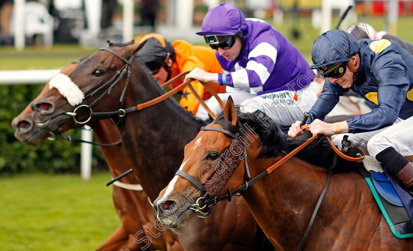 Amazour-0001 
 AMAZOUR (nearside, James Doyle) wins The Lakeside Village Outlet Shopper Handicap Doncaster 15 Sep 2017 - Pic Steven Cargill / Racingfotos.com