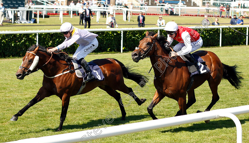 Ulshaw-Bridge-0002 
 ULSHAW BRIDGE (left, Daniel Tudhope) beats AL JELLABY (right) in The Accept Cards Ltd Payment Services Handicap
Doncaster 29 Jun 2018 - Pic Steven Cargill / Racingfotos.com