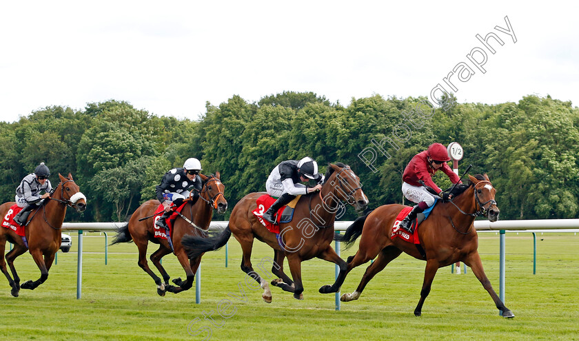 Queen-Of-The-Pride-0003 
 QUEEN OF THE PRIDE (Oisin Murphy) beats LADY BORA (centre) in The Betfred Nifty 50 Lester Piggott Fillies Stakes
Haydock 8 Jun 2024 - Pic Steven Cargill / Racingfotos.com