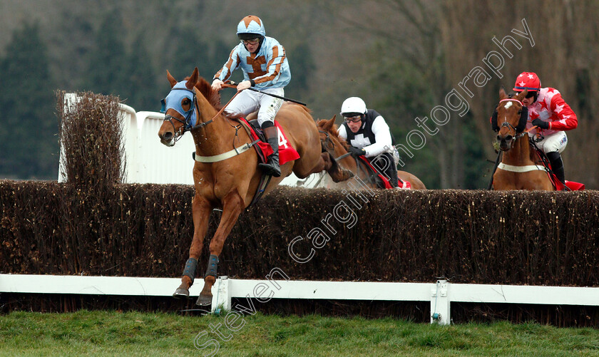 Darebin-0004 
 DAREBIN (Jamie Moore) wins The Unibet Handicap Chase
Sandown 5 Jan 2019 - Pic Steven Cargill / Racingfotos.com