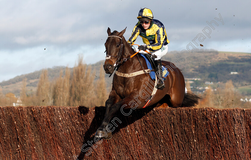 Willoughby-Court-0002 
 WILLOUGHBY COURT (Nico de Boinville) Cheltenham 1 Jan 2018 - Pic Steven Cargill / Racingfotos.com