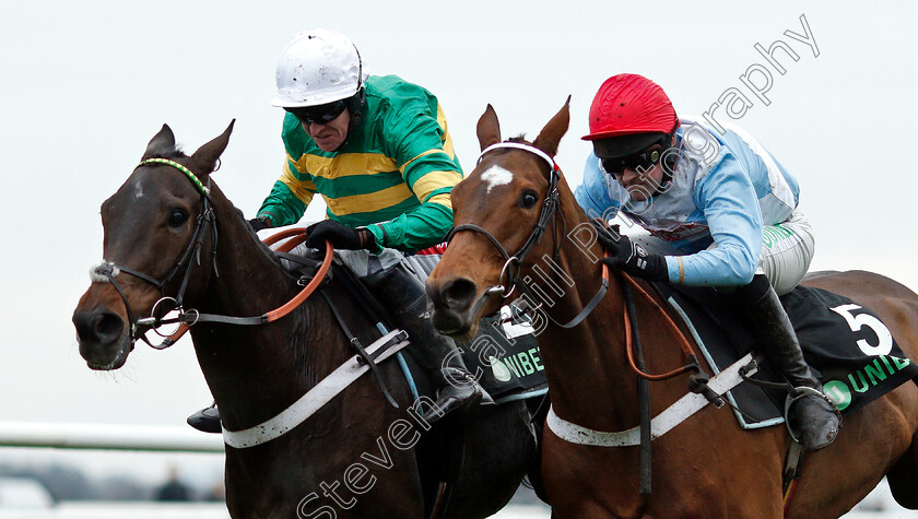 Verdana-Blue-0005 
 VERDANA BLUE (right, Nico De Boinville) beats BUVEUR D'AIR (left) in The Unibet Christmas Hurdle
Kempton 26 Dec 2018 - Pic Steven Cargill / Racingfotos.com