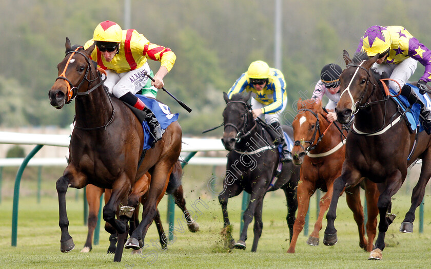 Lady-Fanditha-0002 
 LADY FANDITHA (Adam Kirby) beats DADDIES DIVA (right) in The Introducing Racing TV Fillies Novice Stakes
Nottingham 30 Apr 2019 - Pic Steven Cargill / Racingfotos.com