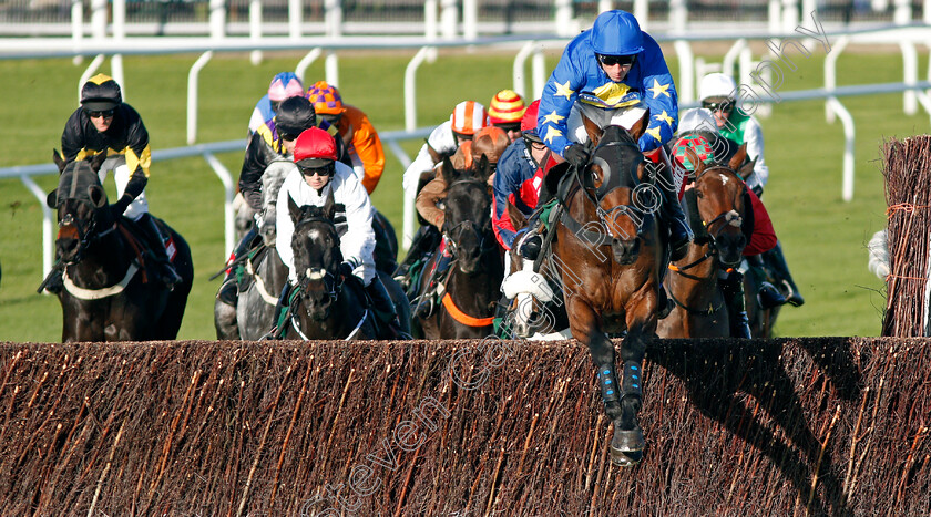 Solstice-Son-0001 
 SOLSTICE SON (Will Biddick) Cheltenham 17 Nov 2017 - Pic Steven Cargill / Racingfotos.com