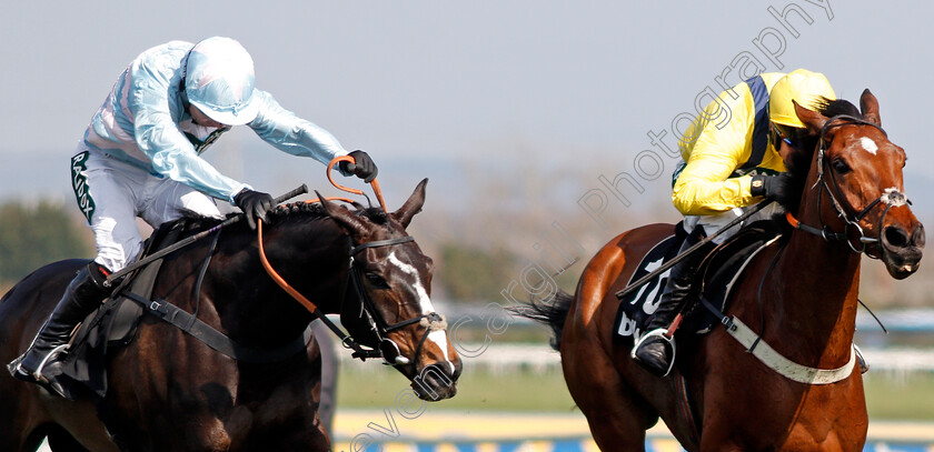 Black-Op-0003 
 BLACK OP (left, Noel Fehily) beats LOSTINTRANSLATION (right) in The Betway Mersey Novices Hurdle Aintree 14 Apr 2018 - Pic Steven Cargill / Racingfotos.com