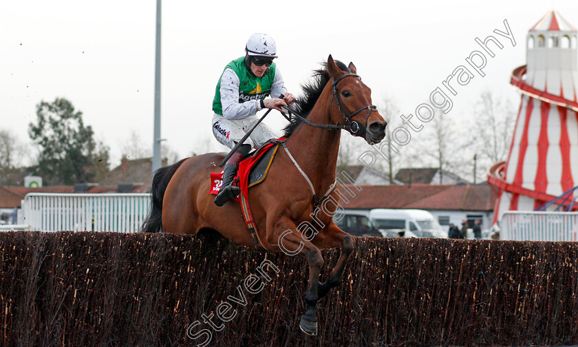 Tintern-Theatre-0002 
 TINTERN THEATRE (Sam Twiston-Davies) wins The 32Red.com Handicap Chase Kempton 27 Dec 2017 - Pic Steven Cargill / Racingfotos.com