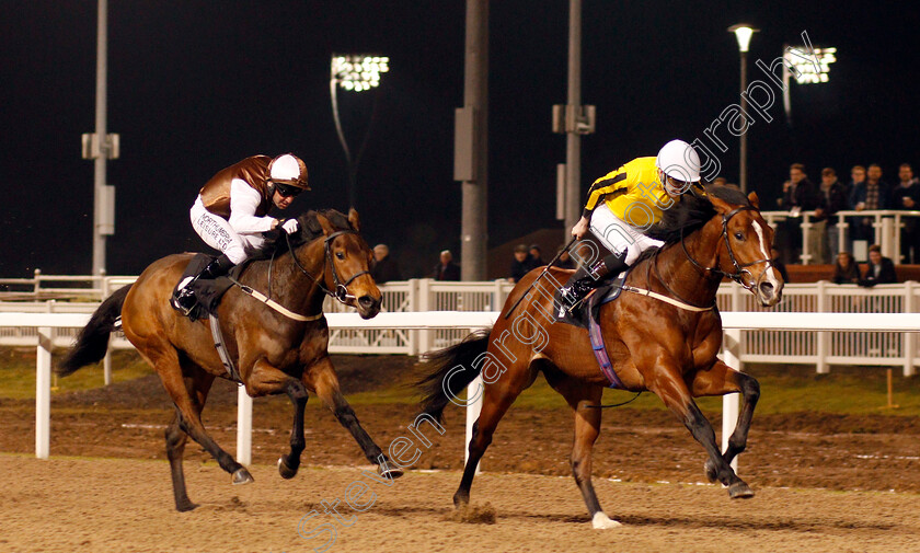 Best-Blue-0001 
 BEST BLUE (Cameron Noble) beats FLEETING FREEDOM (left) in The Weatherbys General Stud Book Online British EBF Maiden Stakes Chelmsford 21 Dec 2017 - Pic Steven Cargill / Racingfotos.com