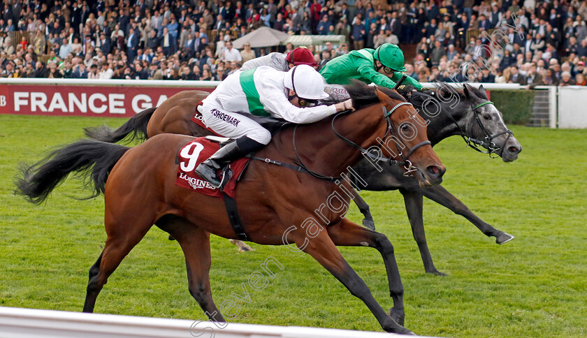 Friendly-Soul-0001 
 FRIENDLY SOUL (Kieran Shoemark) beats RUNNING LION (right) in The Prix de l'Opera
Longchamp 6 Oct 2024 - Pic Steven Cargill / Racingfotos.com