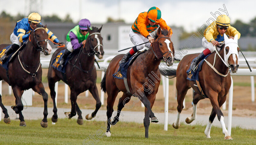 Old-News-0002 
 OLD NEWS (centre, Shane Kelly) beats SILENT NIGHT (right) in The Champagne Taittinger Svealandlopning
Bro Park, Sweden 22 Sep 2019 - Pic Steven Cargill / Racingfotos.com