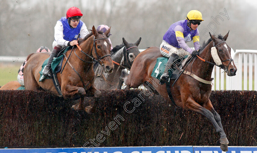 Really-Super-and-Chilli-Filli-0001 
 REALLY SUPER (right, Jack Quinlan) leads CHILLI FILLI (left, Adian Coleman)
Warwick 12 Dec 2019 - Pic Steven Cargill / Racingfotos.com