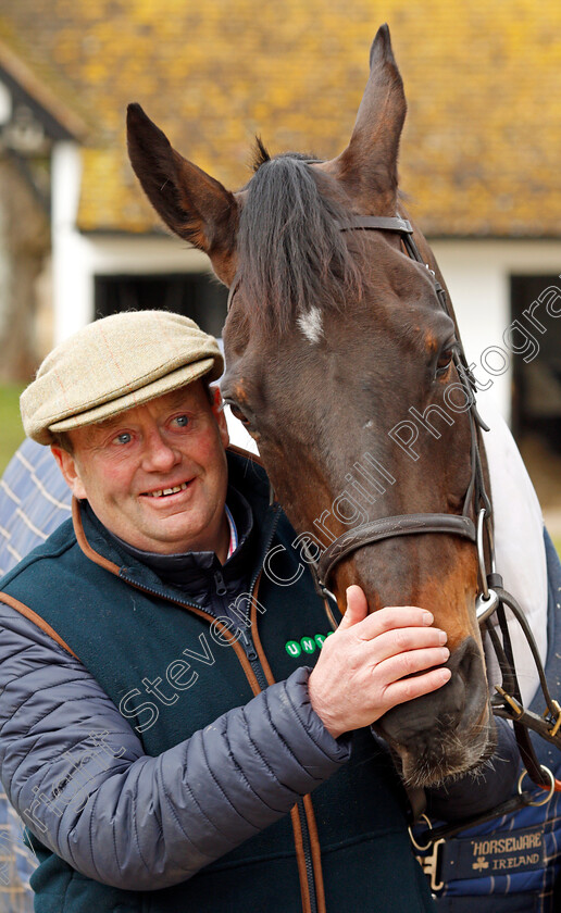 Might-Bite-0004 
 MIGHT BITE with Nicky Henderson at his stable in Lambourn 20 Feb 2018 - Pic Steven Cargill / Racingfotos.com