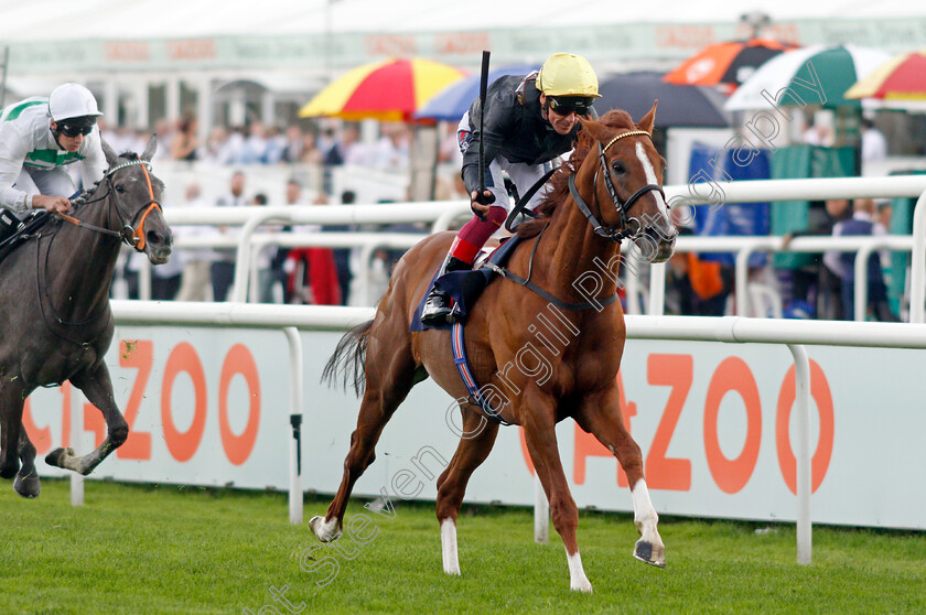 Stradivarius-0005 
 STRADIVARIUS (Frankie Dettori) wins The Doncaster Cup
Doncaster 10 Sep 2021 - Pic Steven Cargill / Racingfotos.com