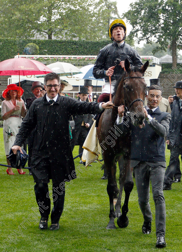 Crystal-Ocean-0013 
 CRYSTAL OCEAN (Frankie Dettori) after The Prince Of Wales's Stakes
Royal Ascot 19 Jun 2019 - Pic Steven Cargill / Racingfotos.com