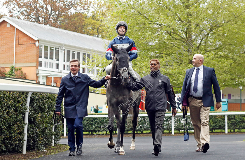 Fair-Wind-0002 
 FAIR WIND (Richard Kingscote) with trainer Owen Burrows
Ascot 1 May 2024 - Pic Steven Cargill / Racingfotos.com