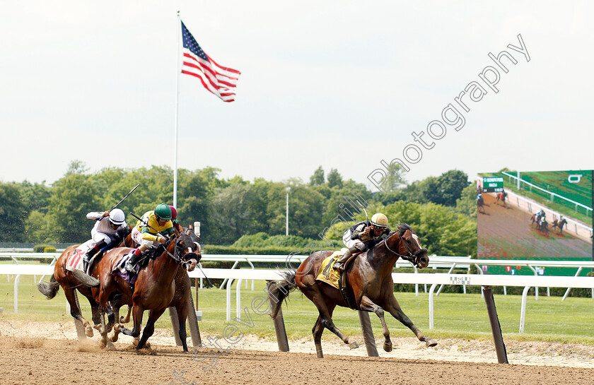 Fixedincome-Larry-0001 
 FIXEDINCOME LARRY (Manuel Franco) wins Maiden Special Weight
Belmont Park 8 Jun 2018 - Pic Steven Cargill / Racingfotos.com