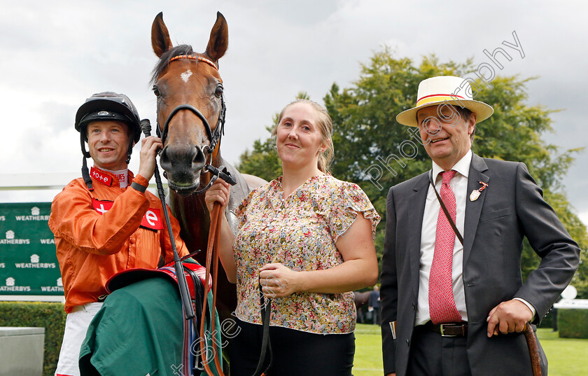 Double-Or-Bubble-0012 
 DOUBLE OR BUBBLE (Jack Mitchell) with Chris Wall after The Weatherbys Stallion Book Supreme Stakes
Goodwood 28 Aug 2022 - Pic Steven Cargill / Racingfotos.com