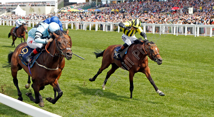 Eldar-Eldarov-0003 
 ELDAR ELDAROV (right, David Egan) beats ZECHARIAH (left) in The Queen's Vase
Royal Ascot 15 Jun 2022 - Pic Steven Cargill / Racingfotos.com